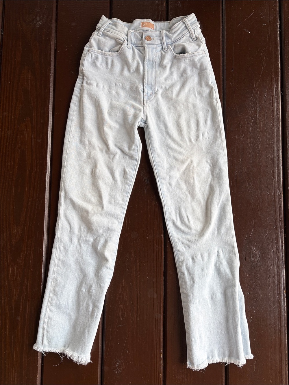 Mother Jeans. The Hustler. Faded Light Blue. High-Rise with Frayed Bottoms